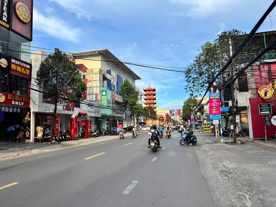 Nhà mặt tiền Phạm Văn Thuận Biên Hòa 100m² giá 8 tỷ - Đầu tư sinh lời ngay!