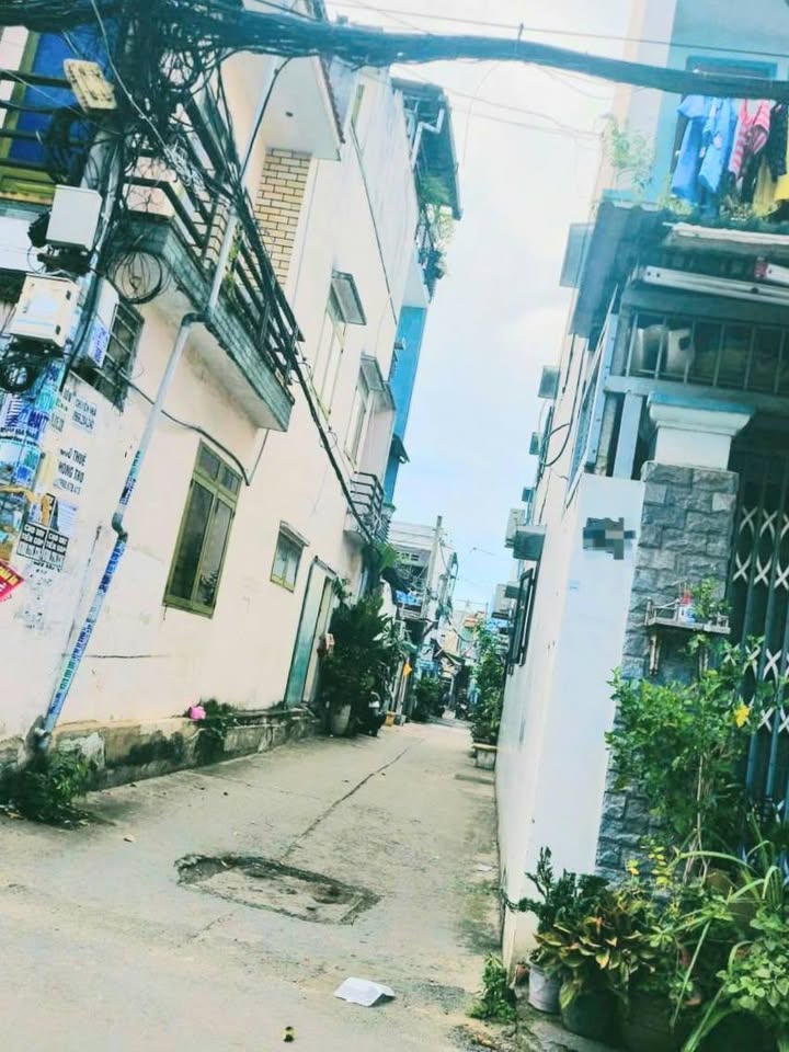 Nhà 2 mặt hẻm KP7, Đông Hưng Thuận, Q12 - Giá 2.7 tỷ, sổ hồng chính chủ!