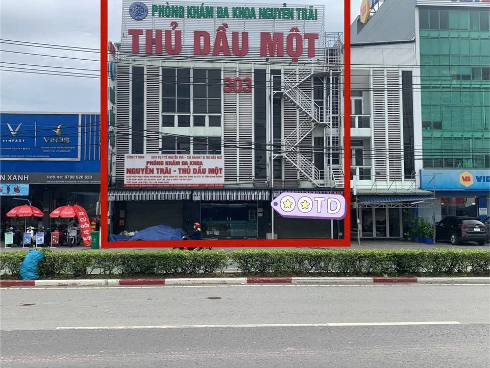 Cho thuê tòa nhà mặt tiền Đại Lộ Bình Dương, Thủ Dầu Một 240m² giá 160 triệu - Vị trí đắc địa cho kinh doanh!