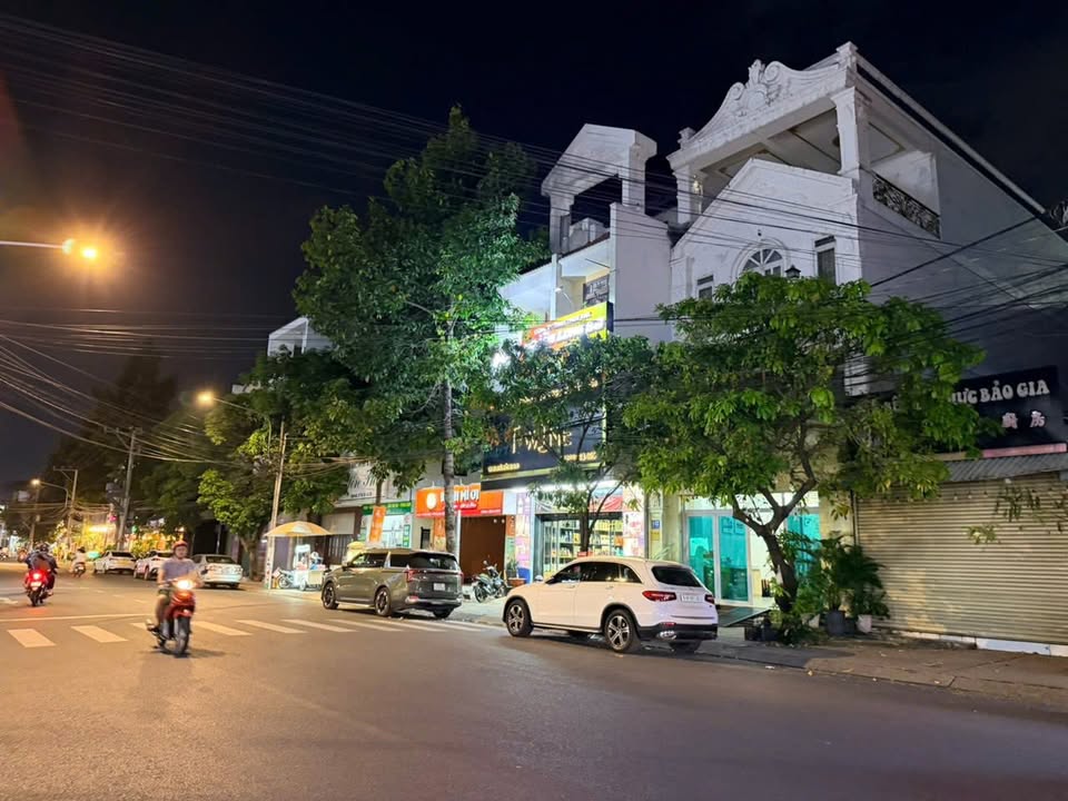 Nhà phố 2 tầng mặt tiền D1 Khu dân cư Phú Hòa Thủ Dầu Một 120m² - Đầu tư sinh lời ngay!