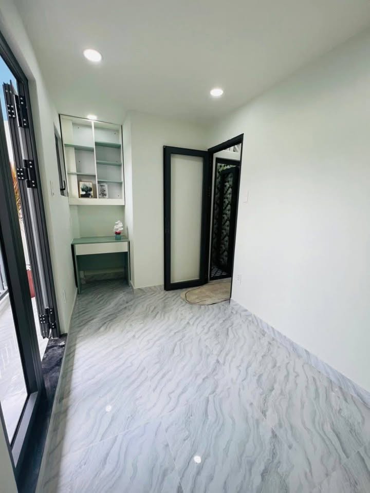 Nhà mini hẻm 195 Phạm Văn Bạch 12m² giá 1.89 tỷ - Khu vực sầm uất, tiện nghi!