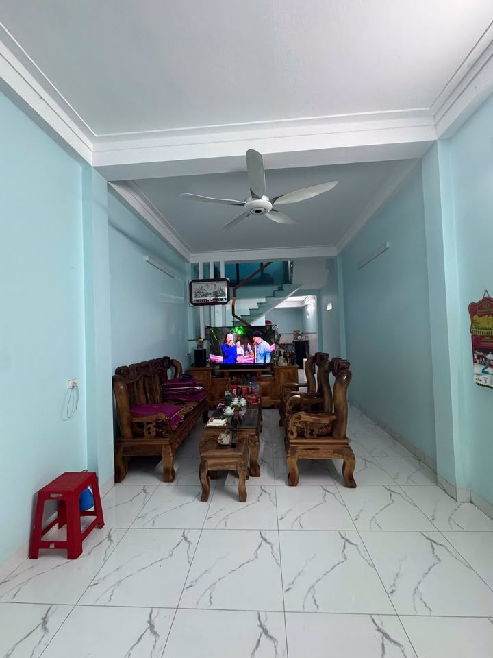 Nhà 3 tầng mặt phố Hàm Nghi, Đông Hương 70m² giá 3.5 tỷ - Cơ hội vàng đầu tư!