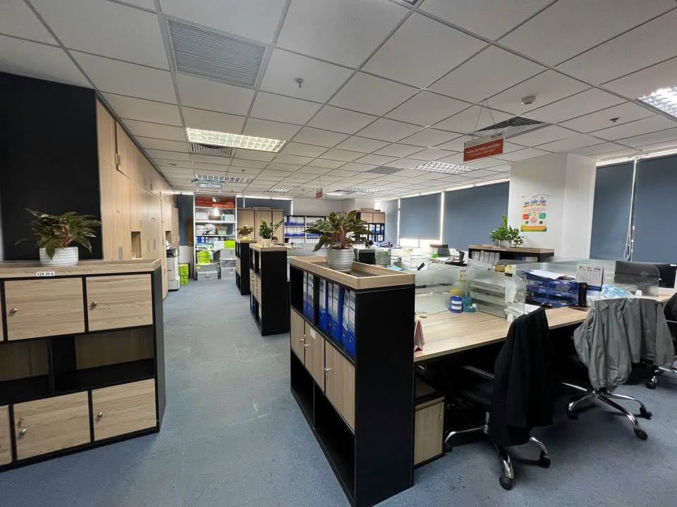 Cho thuê văn phòng tại Nguyễn Cơ Thạch, 150m², giá 30 triệu - View kính thoáng đãng