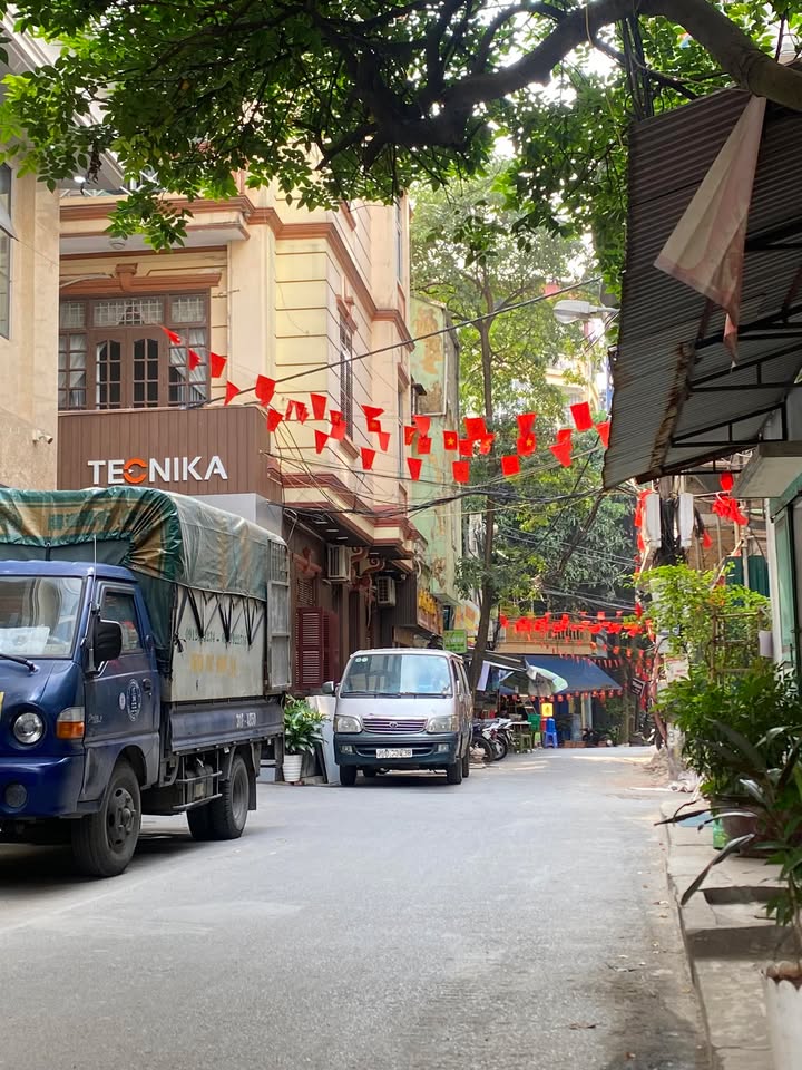 Nhà riêng Nguyễn Khang, Cầu Giấy 35m² giá 10.8 tỷ - Ô tô đỗ cửa, dân trí cao!