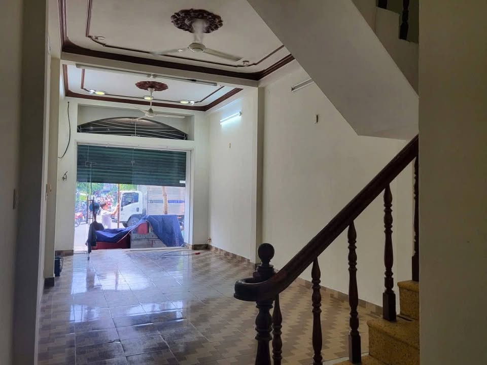 Nhà mặt tiền Tân Sơn Nhì, Tân Phú 4x17m, giá 27 triệu/tháng - Kinh doanh tự do