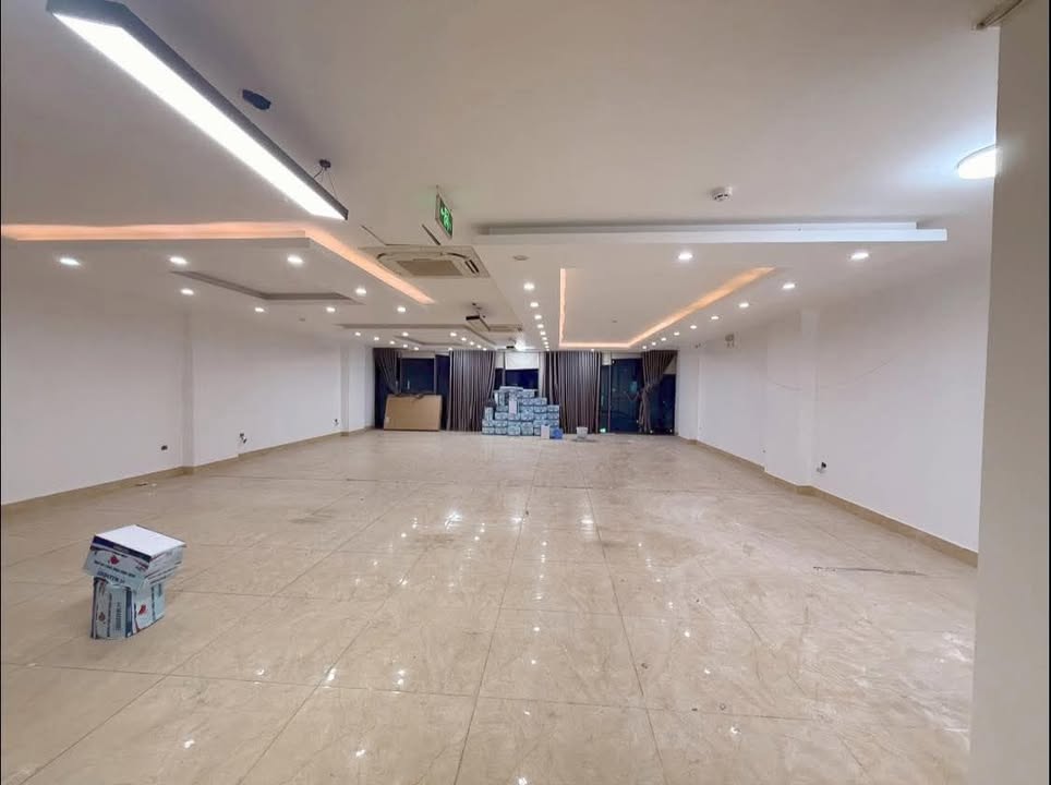 Mặt bằng kinh doanh Vạn Phúc 150m² giá 100 triệu - Vị trí đắc địa, cho thuê từng tầng!