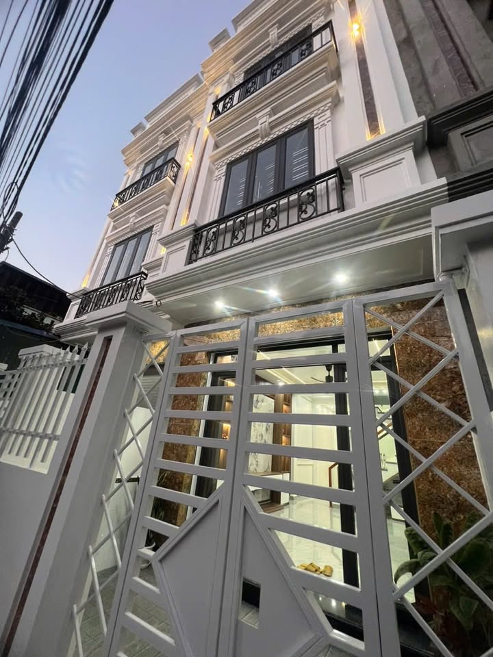 Nhà riêng Hải An 52m² giá 3.35 tỷ - Sân cổng riêng biệt, thiết kế 3.5 tầng!
