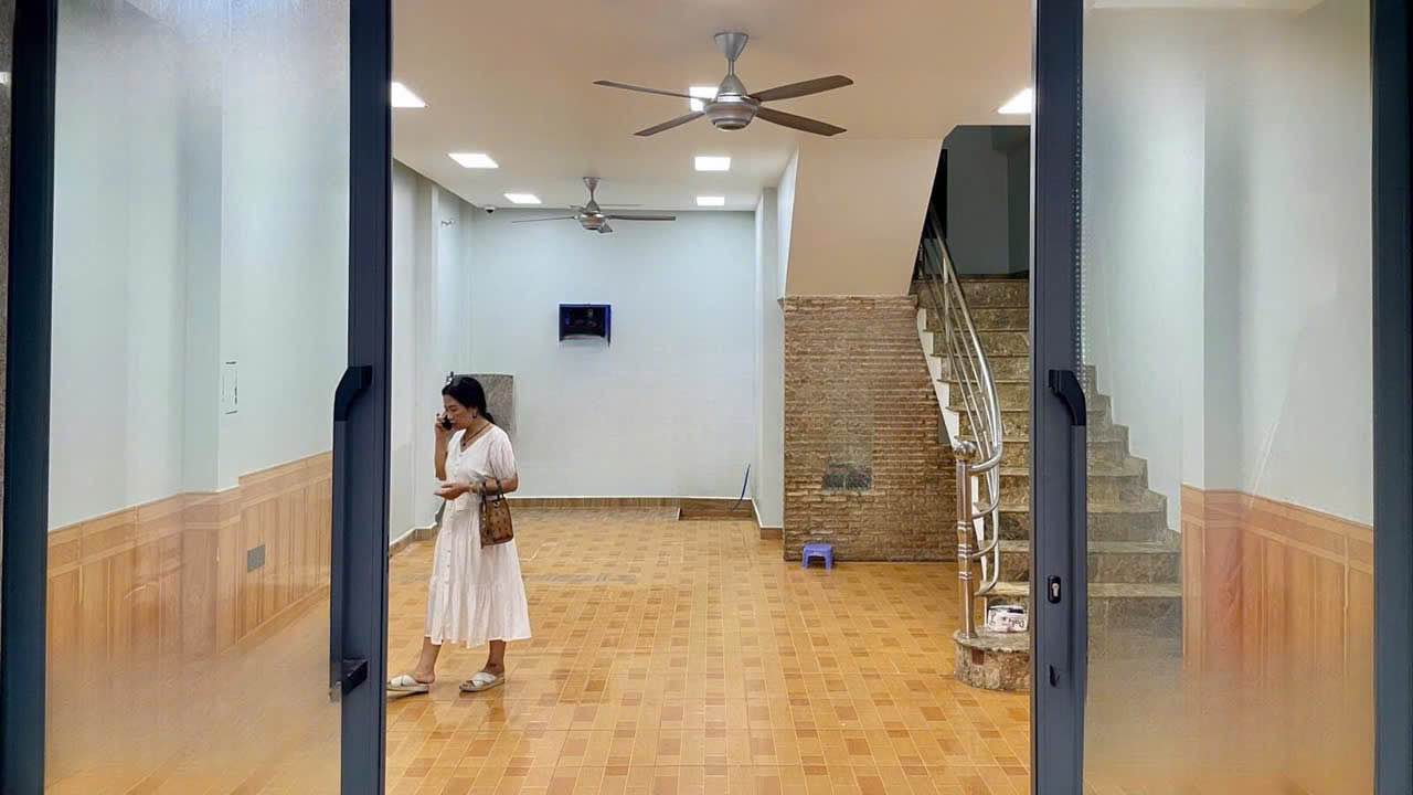 Nhà mặt tiền Nguyễn Văn Linh Quận 7 60m² giá 25 triệu - Thích hợp cho thuê văn phòng và ở