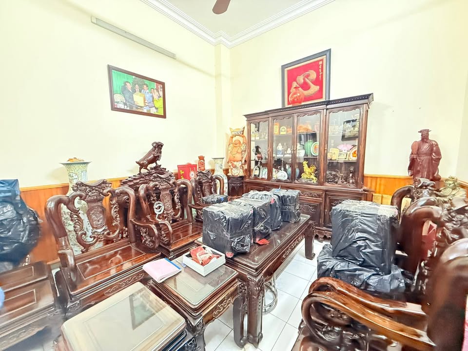 Nhà lô góc 77m² Đội Cấn, Ba Đình - Giá 17.3 tỷ, 3 tầng, 3 mặt thoáng!