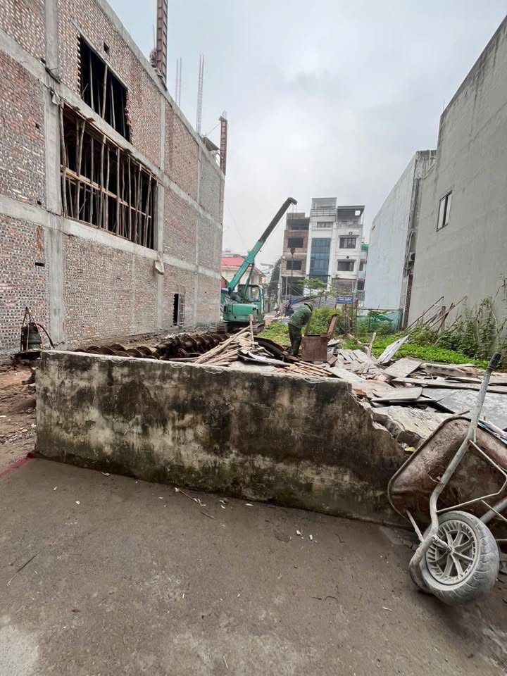 Đất nền Phúc Lợi 34m² giá chỉ 4.x tỷ - Vị trí thuận lợi cho gia đình!