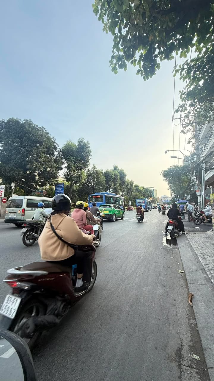 Nhà mặt tiền Đinh Bộ Lĩnh, Bình Thạnh, 190m² giá 15.5 tỷ - Đầu tư sinh lời ngay!