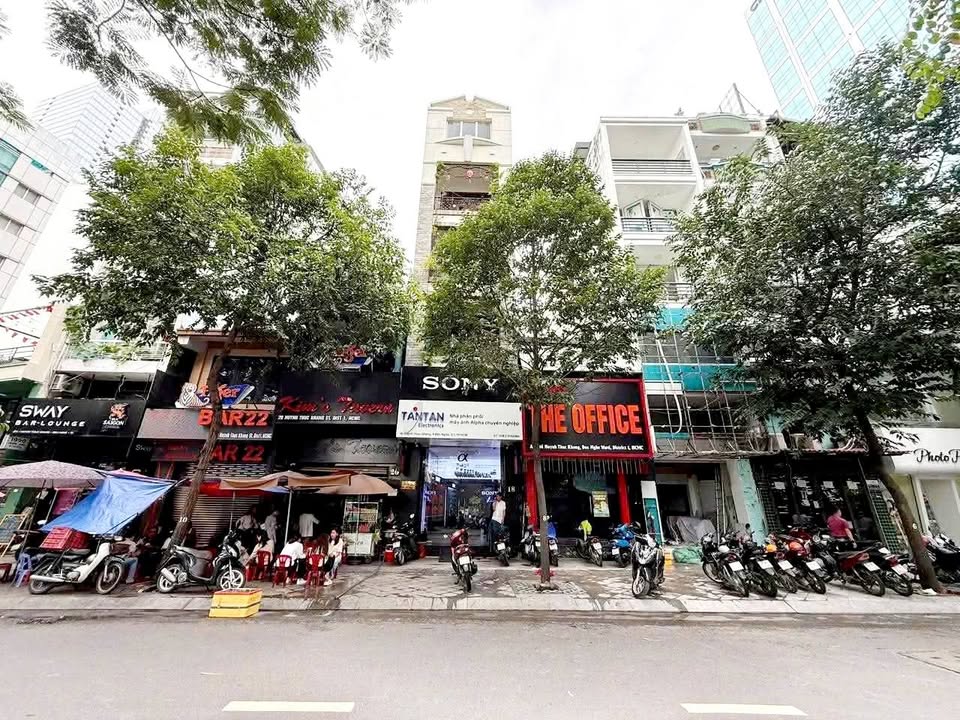 Nhà mặt tiền 18 Huỳnh Thúc Kháng, Quận 1, 58m² giá 80 tỷ - Cơ hội đầu tư hoàn hảo!