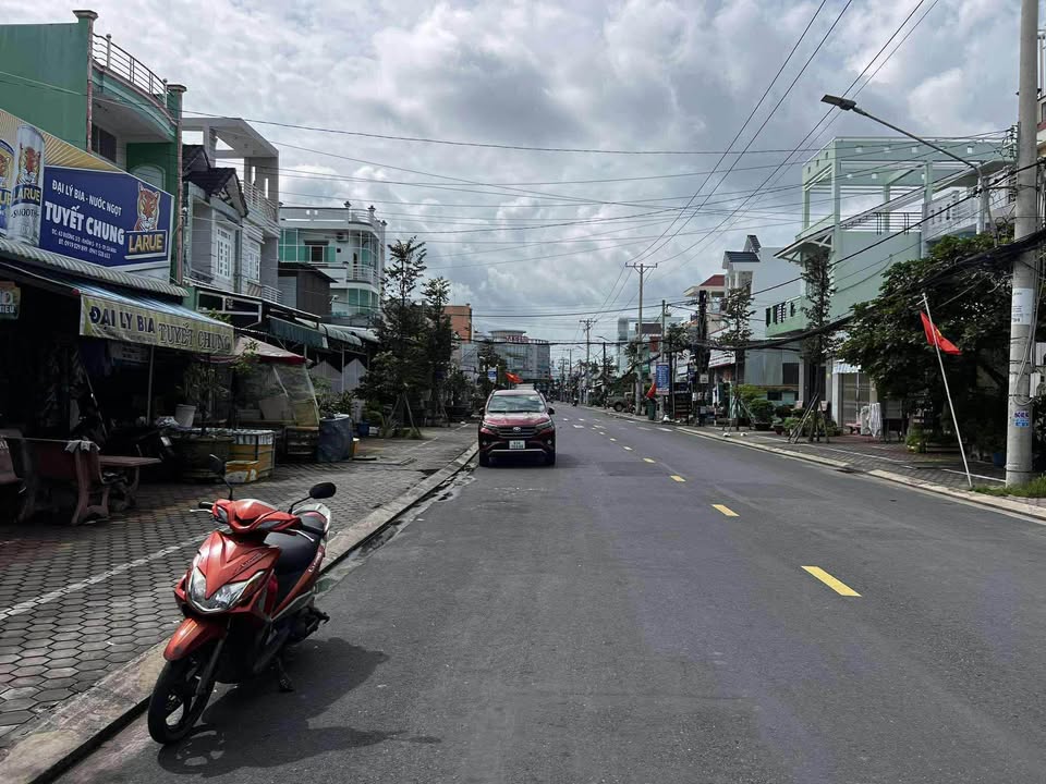 Bán Nhà Gác Lững Mặt Tiền Đường 3/2, Phường 5, Cà Mau - Giá Chỉ 4 Tỷ!