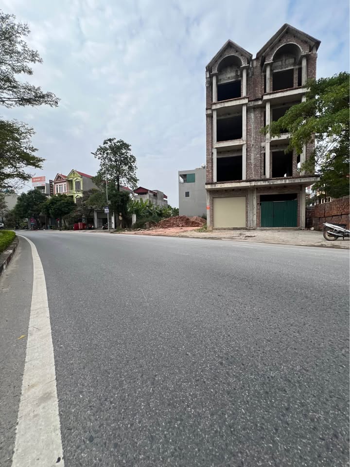 Shophouse 4 tầng Khu đô thị Tùng Bách 108m² giá 7 tỷ - Cơ hội đầu tư sinh lời cao!