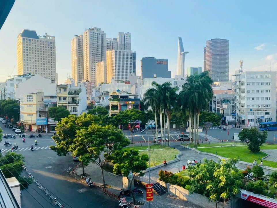 Nhà mặt tiền Lê Quốc Hưng Q4, 25m² giá 13.1 tỷ - View pháo hoa Bitexco