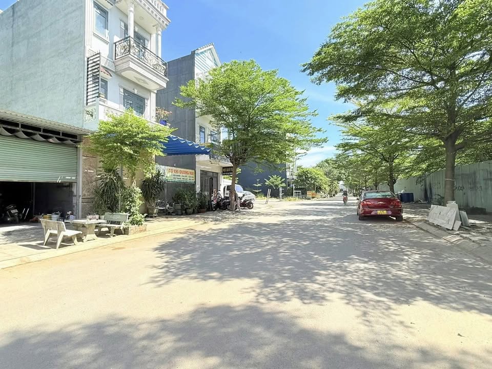 Nhà Mặt Tiền Kinh Doanh Bình Chuẩn 61m² giá 5.99 tỷ - Thiết kế hiện đại, sẵn sàng hoạt động!