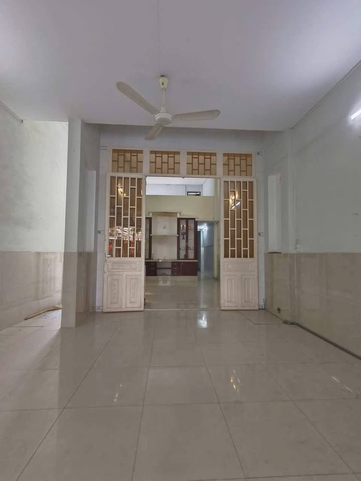 Nhà phố Hóc Môn 96m² giá 5.6 tỷ - Vị trí đẹp gần chợ đầu mối