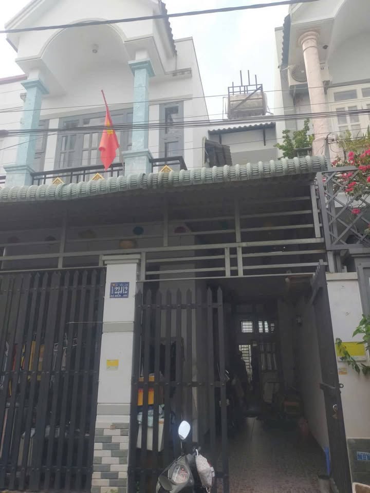 Nhà phố Bà Điểm Hóc Môn 80m² giá 5.1 tỷ - Vị trí an ninh, khu dân cư sầm uất!