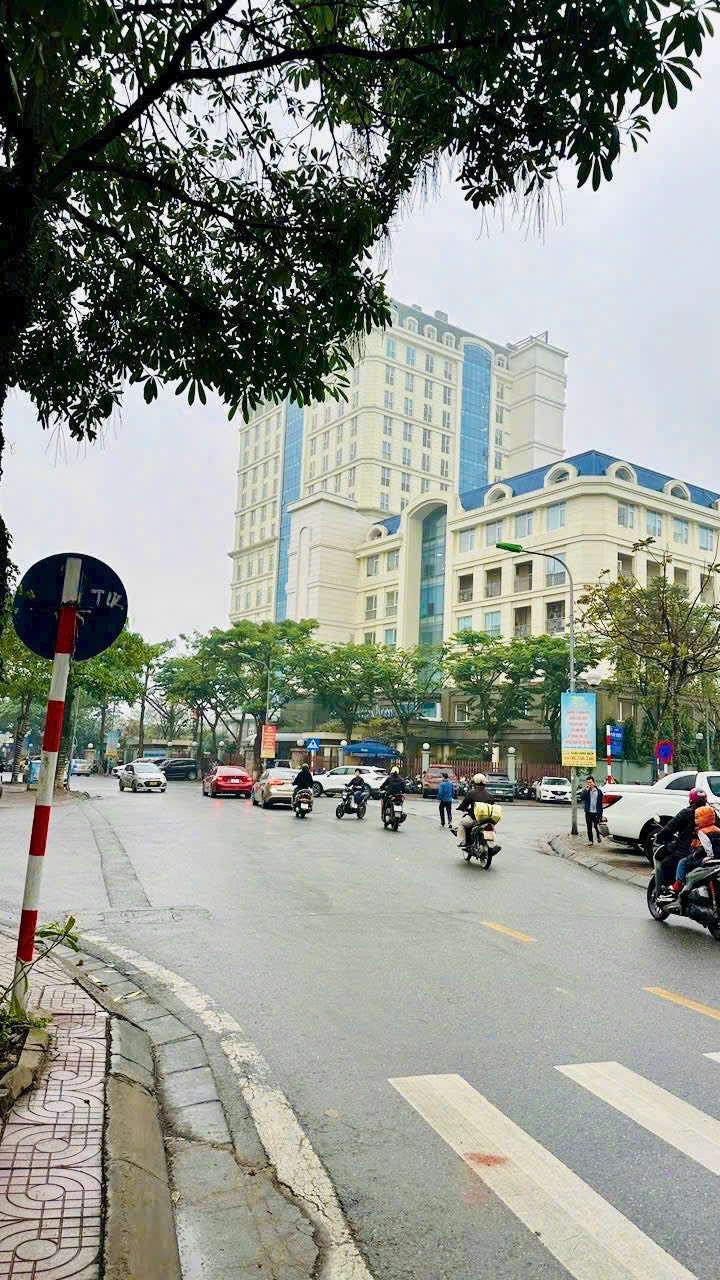 Nhà góc Ái Mộ, Bồ Đề 66m² giá 11 tỷ - Mặt tiền thoáng mát, đầu tư sinh lời!