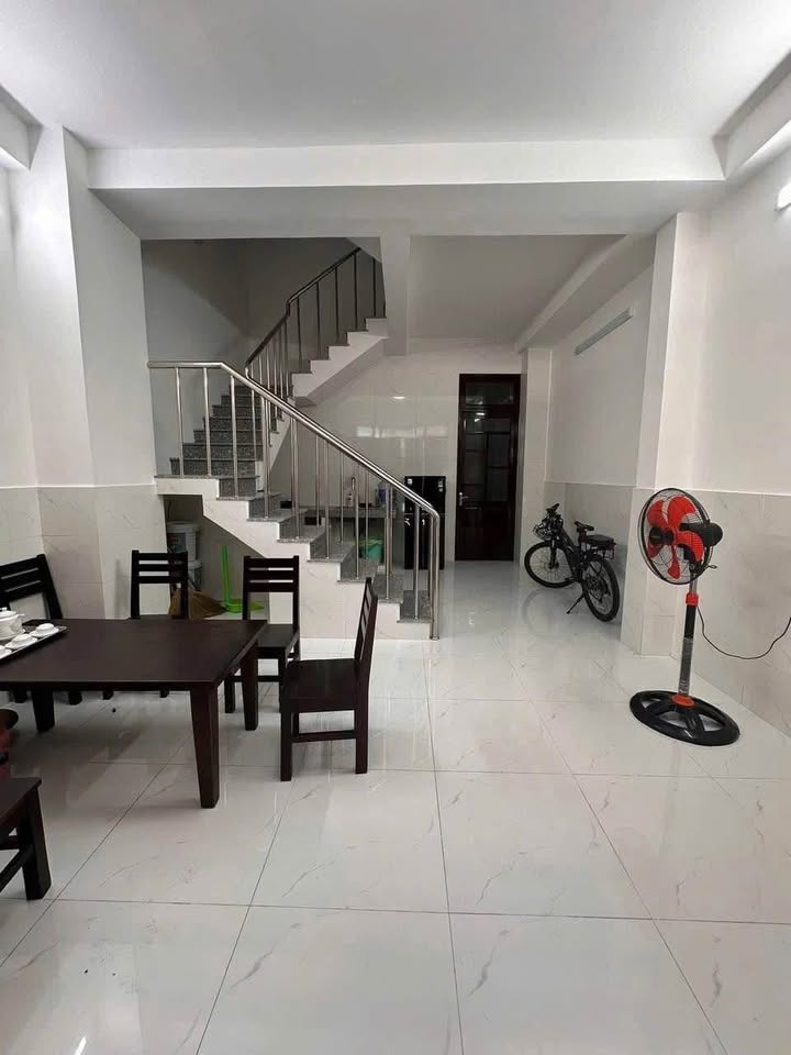 Nhà cho thuê 2 tầng mặt tiền Phan Huy Ích 65m² chỉ 12 triệu - Nội thất đầy đủ!