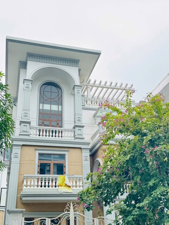 Biệt thự Monbay Hạ Long 330m² giá 50 tỷ - Thiết kế sang trọng, vị trí đắc địa!