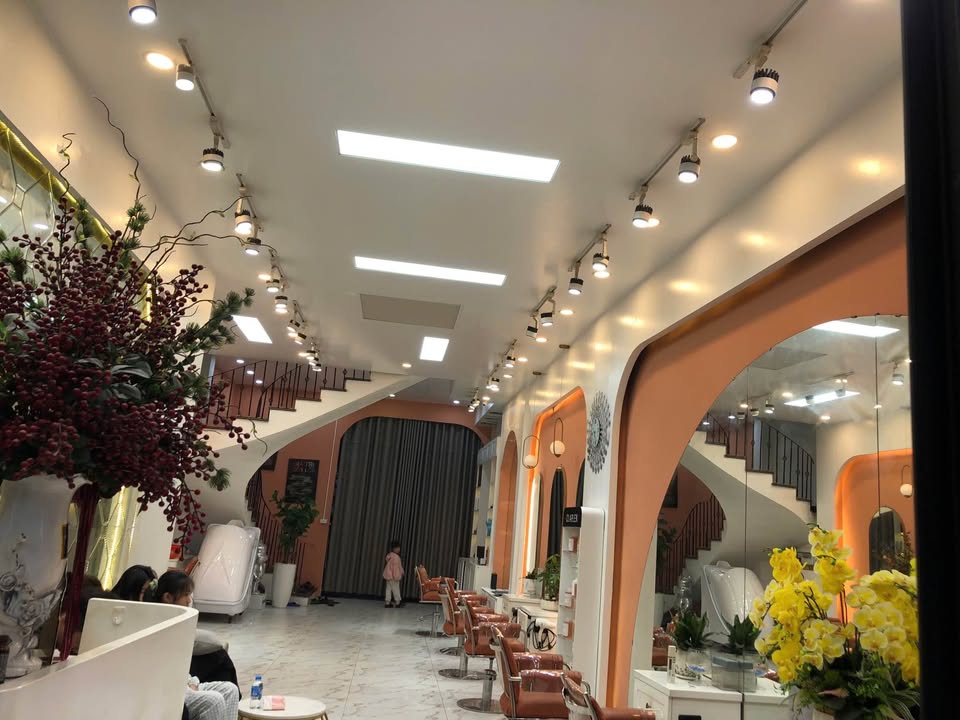 Nhà 4 Tầng Lô Góc 2 Mặt Tiền Trường Thi 81m² giá 11.5 tỷ - Kinh Doanh Đắc Địa!