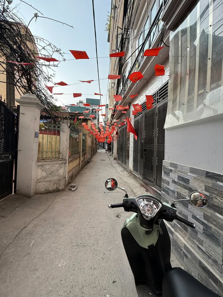 Nhà mới Hoàng Mai 50m² giá 13 tỷ - Thiết kế hiện đại, thang máy sẵn sàng!