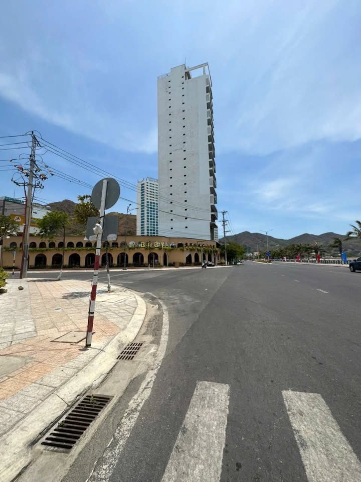 Đất lô góc mặt biển Phạm Văn Đồng 821,3m² giá 200 tỷ - Cơ hội đầu tư vàng!