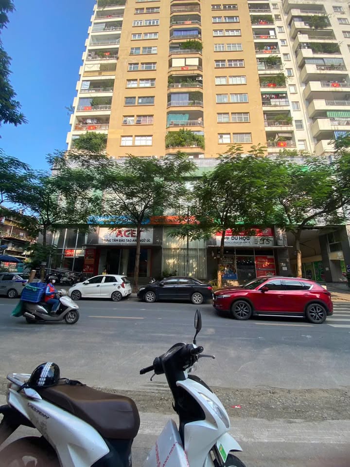 Cho thuê sàn văn phòng Ngọc Khánh - Ba Đình 1110m² giá 300 triệu - Mặt tiền 30m, tiện nghi hiện đại!