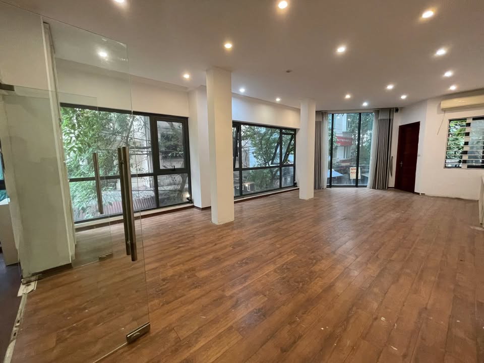 Văn phòng cho thuê tại Nguyễn Tuân, 35m² - 12 triệu/tháng, Sẵn nội thất