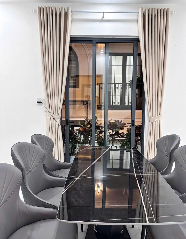 Nhà 2 tầng hiện đại Hoàng Quốc Việt, 60m² giá 3.2 tỷ - Đầu tư sinh lời ngay!