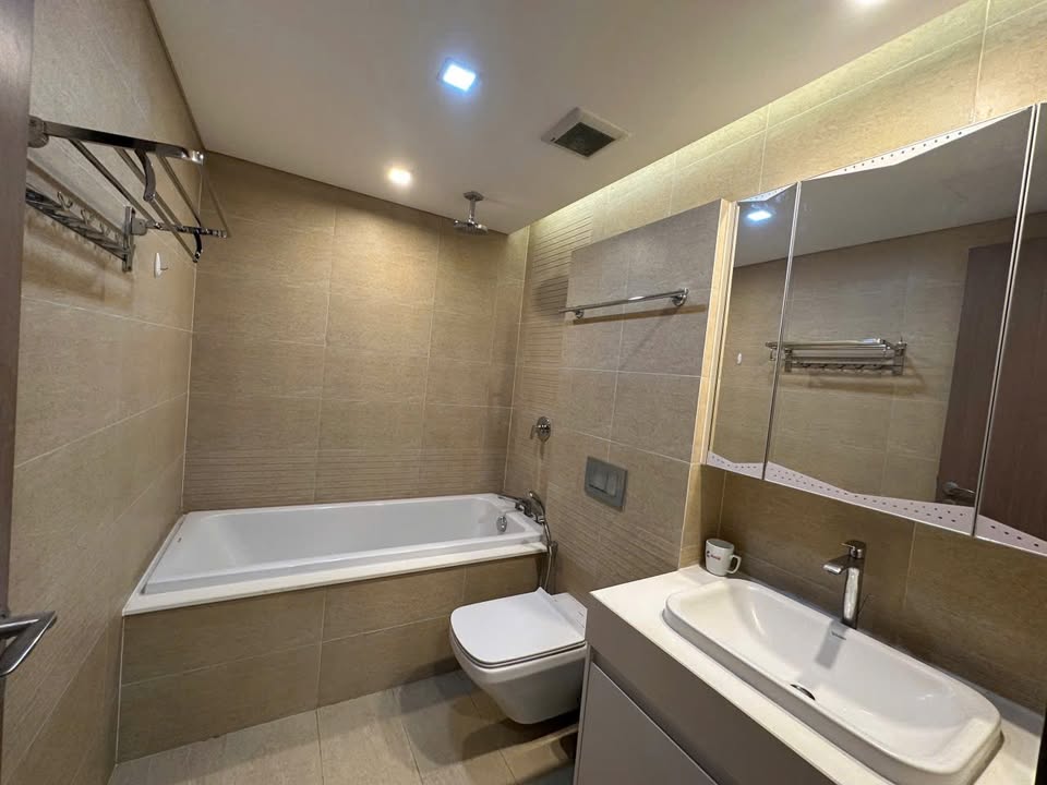 Căn hộ Vinhomes Metropolis 80m² giá 34 triệu - Nội thất full, vào ở ngay!