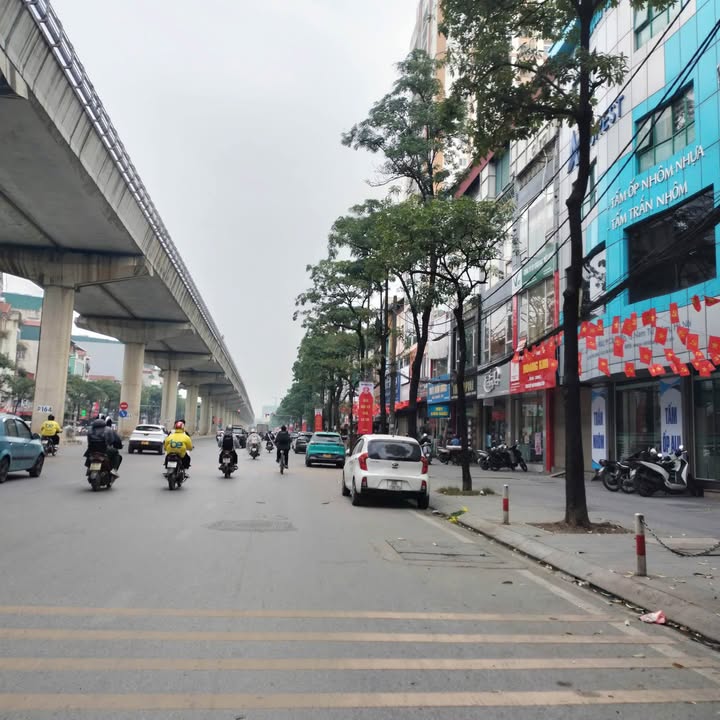 Bán gấp FrontHouse mặt phố Hồ Tùng Mậu 70m² giá 24 tỷ - Thiết kế sang trọng, sẵn sàng ở!