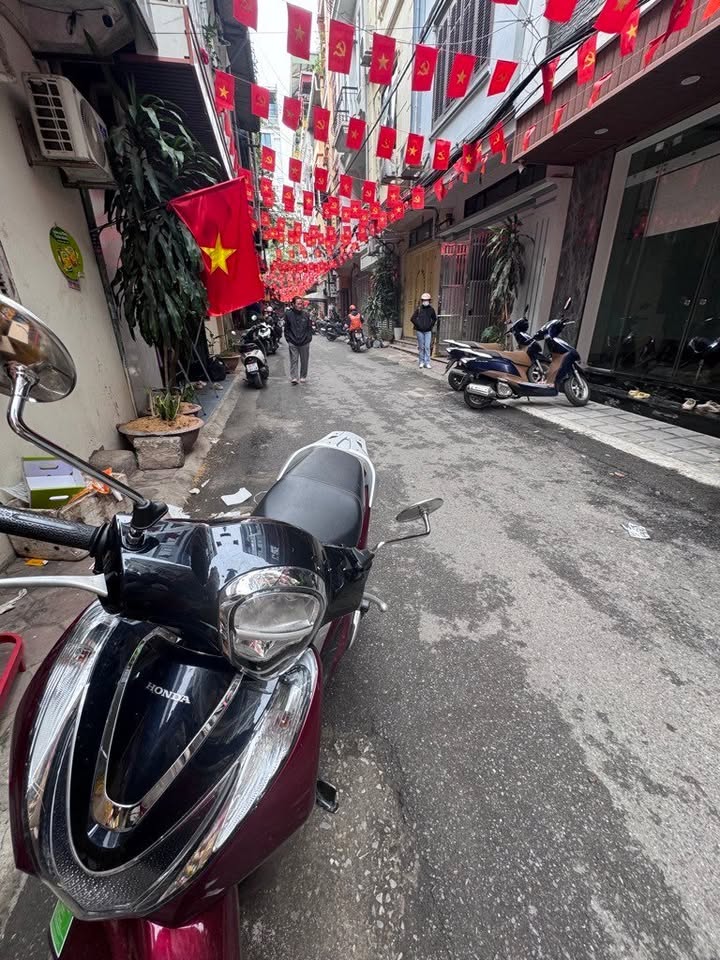 Nhà 2 tầng Dịch Vọng Hậu 60m² giá 7.5 tỷ - Kinh doanh sầm uất!