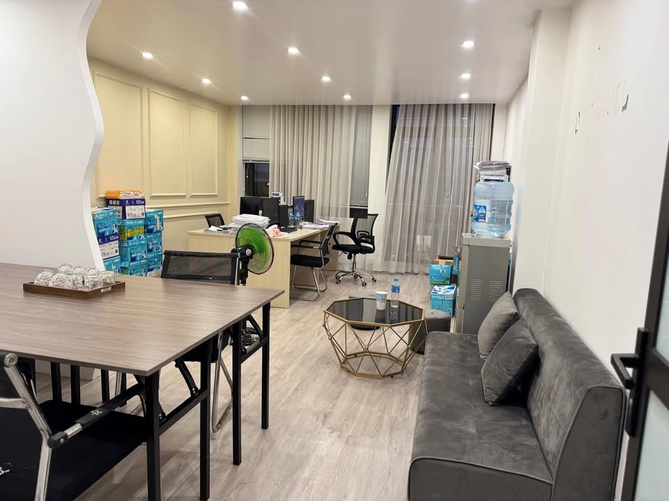 Văn phòng cho thuê 141 Minh Khai, Hai Bà Trưng, 35m² - Không gian làm việc lý tưởng!