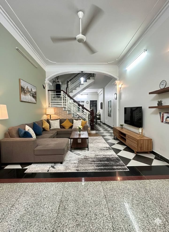 Nhà riêng Cổ Nhuế 75m² giá 13.666 tỷ - Ô tô đỗ cửa, gần phố lớn!