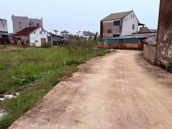 Đất Thôn Hoà, Thạch Hưng 113m² giá 1.6 tỷ - Đường bê tông ô tô vào thoải mái!