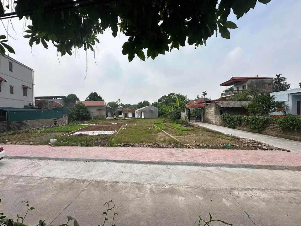 Đất nền Tiên Sơn Duy Tiên 90m² giá 2 tỷ - Mặt tiền 6m thuận tiện kinh doanh!