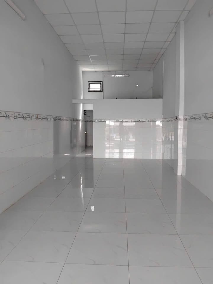 Nhà mặt tiền đường Hương Lộ 11, Bình Chánh 100m² giá 7 triệu - Kinh doanh thuận lợi!
