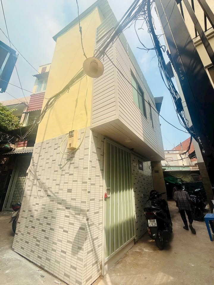 Nhà Bến Vân Đồn Quận 4 giá chỉ 1.85 tỷ - Chính chủ bán gấp!