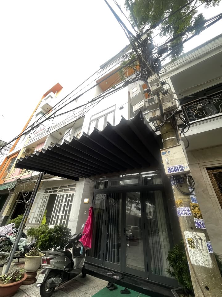 Nhà 4 tầng nguyên căn Hòa Minh 100m² giá 30 triệu - Tiện nghi đầy đủ!