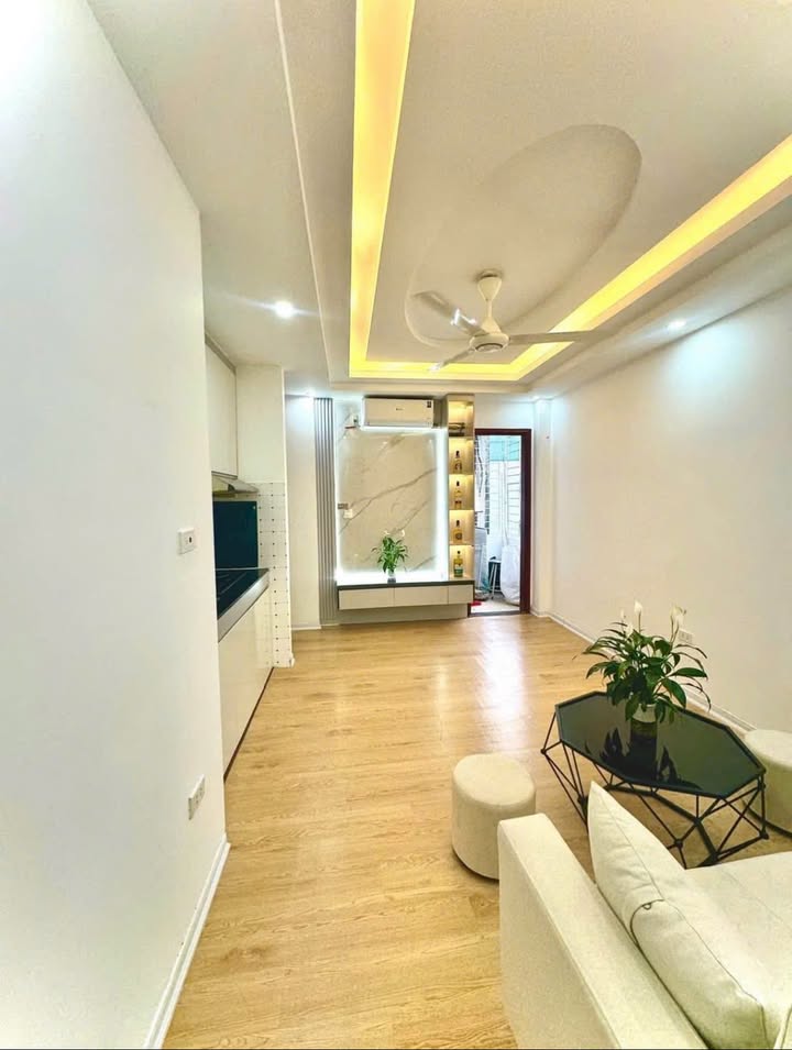 Căn hộ CCMN Quan Hoa - Nguyễn Khánh Toàn 40m² giá 1.85 tỷ - Nội thất đầy đủ, sẵn sàng vào ở!