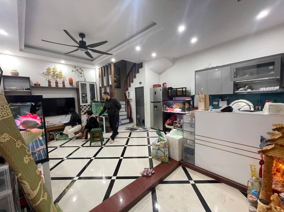 Nhà phố Trịnh Đình Cửu, Định Công 35m² giá 13.15 tỷ - Kinh doanh sầm uất