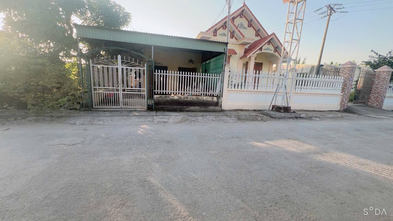 Nhà cấp 4 Tổ 9 Hòa Nghĩa 90m² giá 2 tỷ - Kinh doanh ngay tại mặt đường chính!