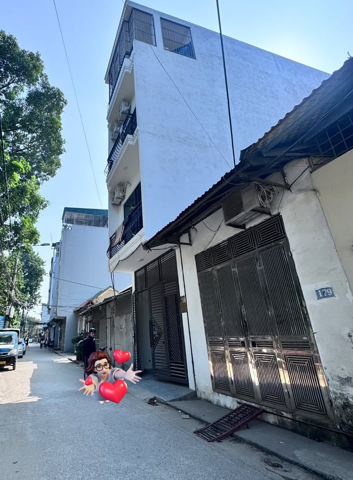 Nhà mặt phố Hoàng Quốc Việt 42m² giá 9.8 tỷ - Giao dịch nhanh chóng!