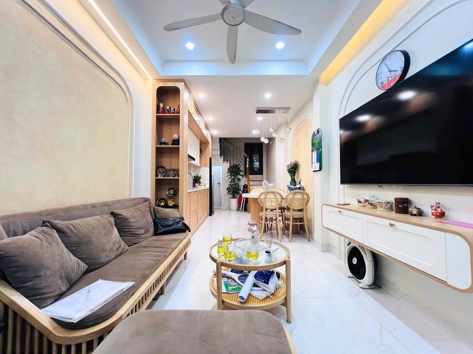 Nhà riêng Lạc Long Quân Cầu Giấy 33m² giá thỏa thuận - Sẵn sàng vào ở!