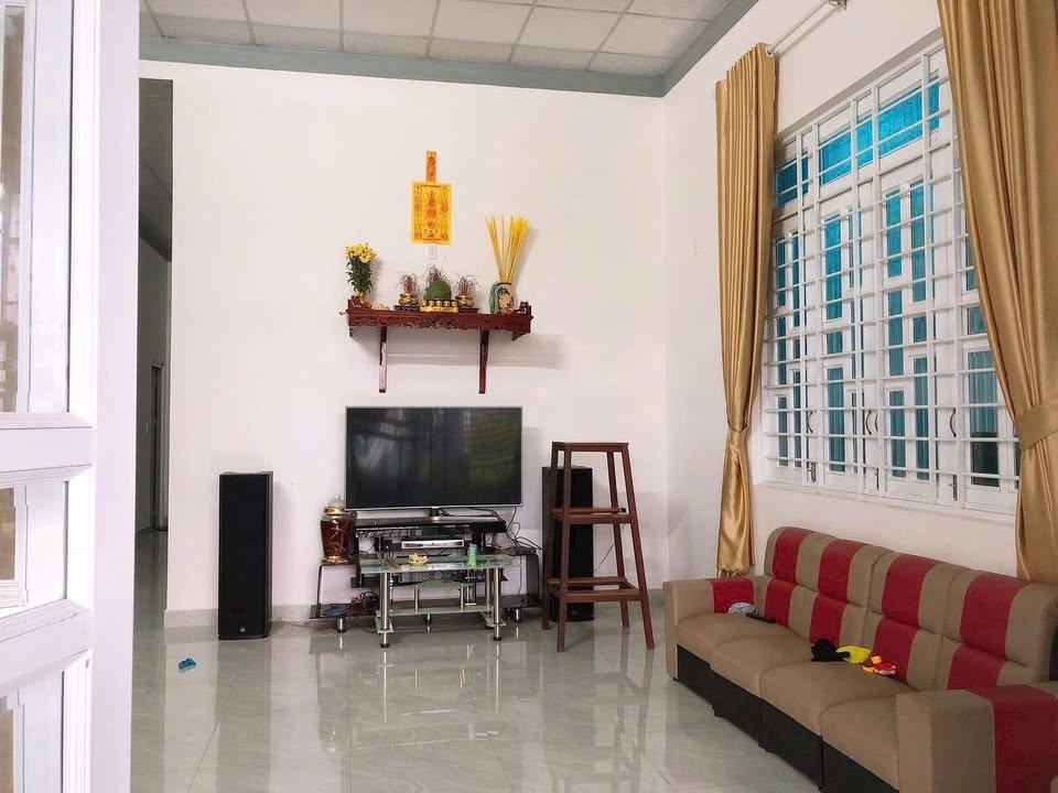 Nhà hẻm Yên Thế, Bảo Lộc 180m² giá 3.7 tỷ - Không thể bỏ lỡ!