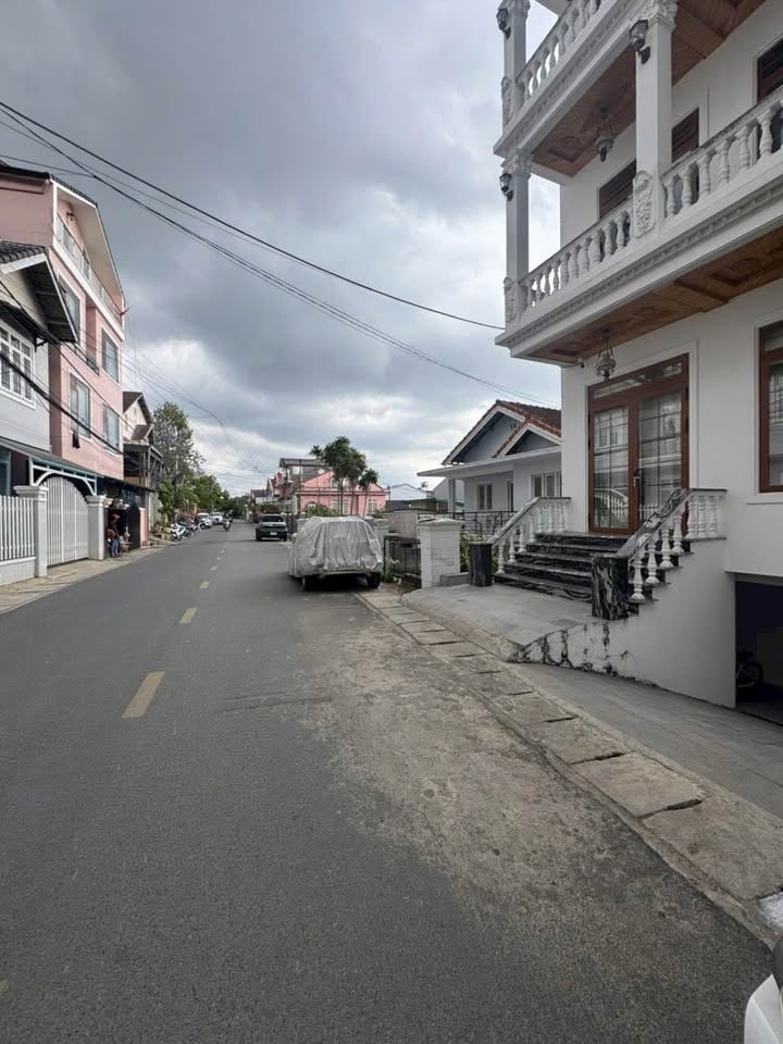 Nhà phố 95m² mặt tiền đường Ma Trang Sơn, Đà Lạt - View đẹp, thang máy, giá 17 tỷ!