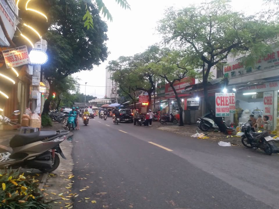 Nhà phố Lê Hồng Phong, Hà Đông 39m² giá 12.5 tỷ - Lô góc hai mặt thoáng, ô tô vào nhà!