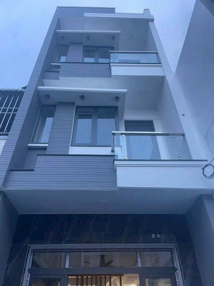 Nhà mặt tiền Đào Duy Từ, Dĩ An, 120m² giá 7.3 tỷ - Sẵn sàng ở ngay!